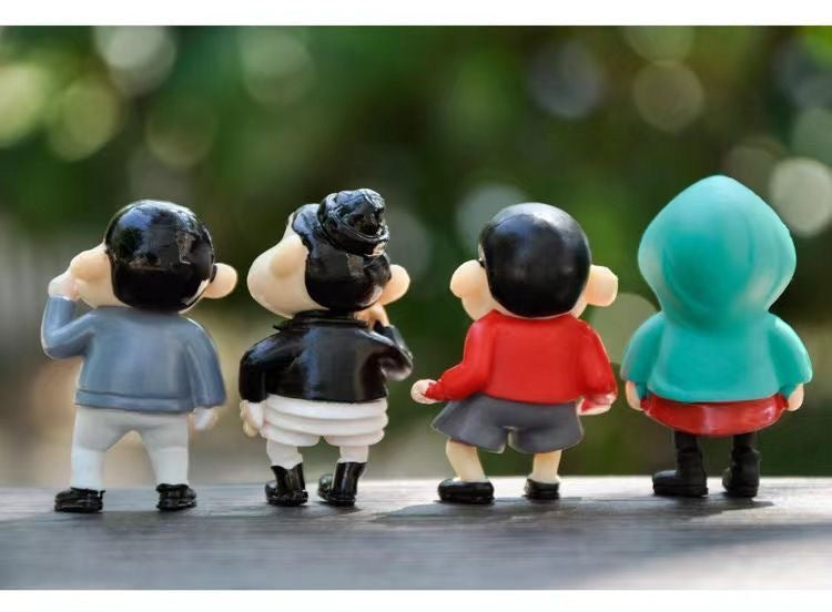 Car cartoon crayon Shin-chan doll center console funny car interior decoration