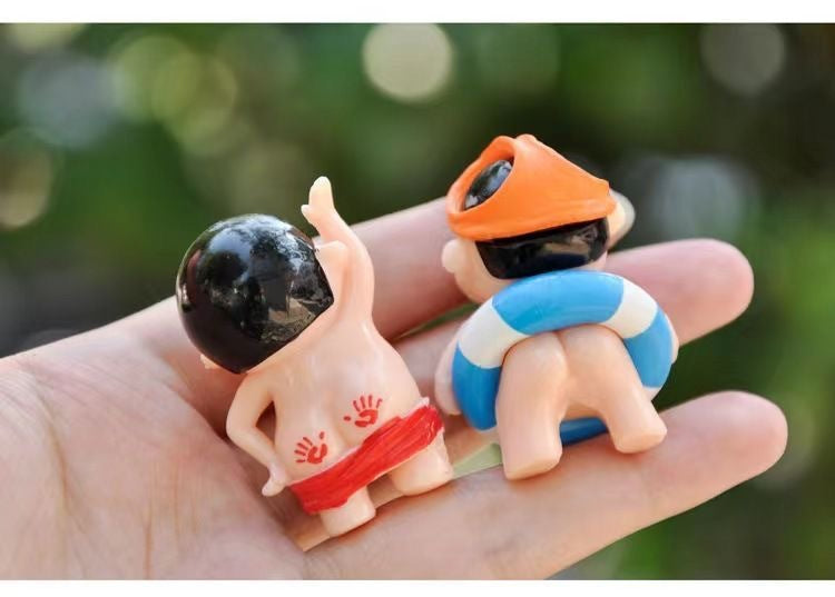 Car cartoon crayon Shin-chan doll center console funny car interior decoration