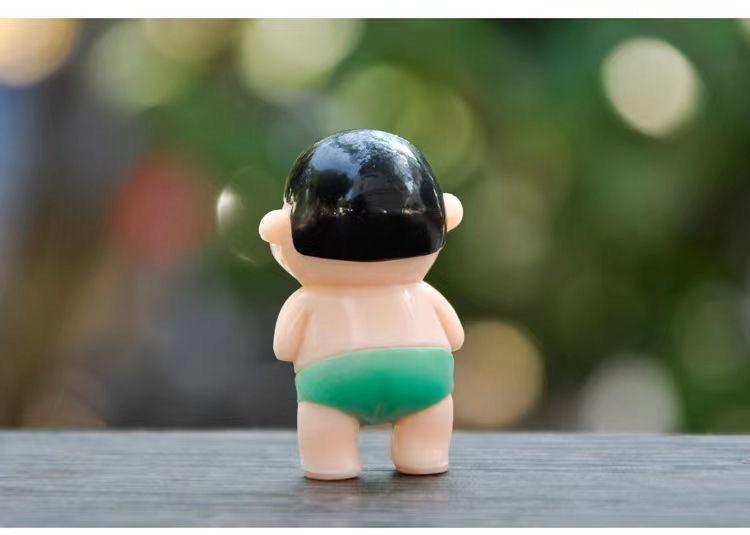 Car cartoon crayon Shin-chan doll center console funny car interior decoration