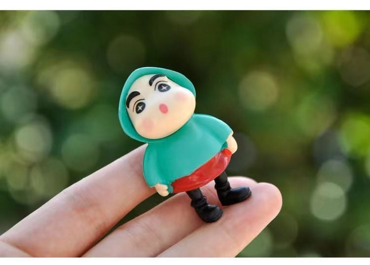 Car cartoon crayon Shin-chan doll center console funny car interior decoration