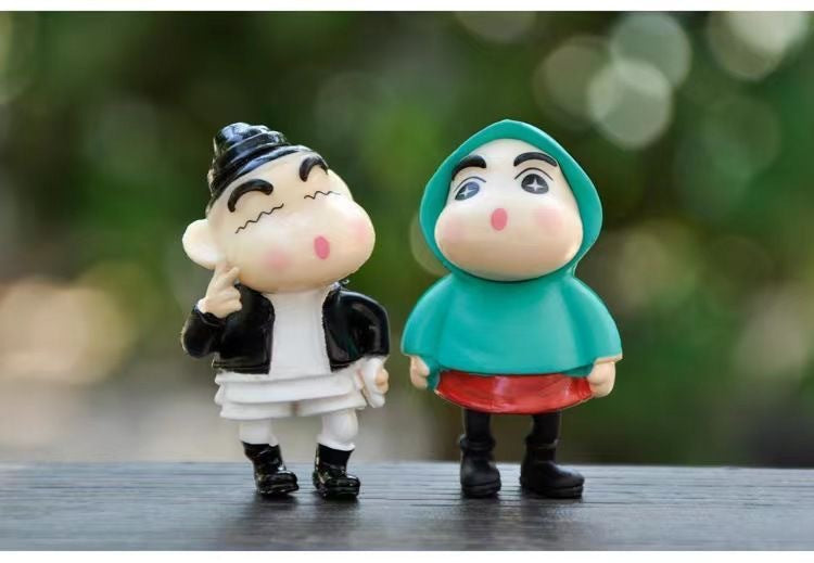 Car cartoon crayon Shin-chan doll center console funny car interior decoration